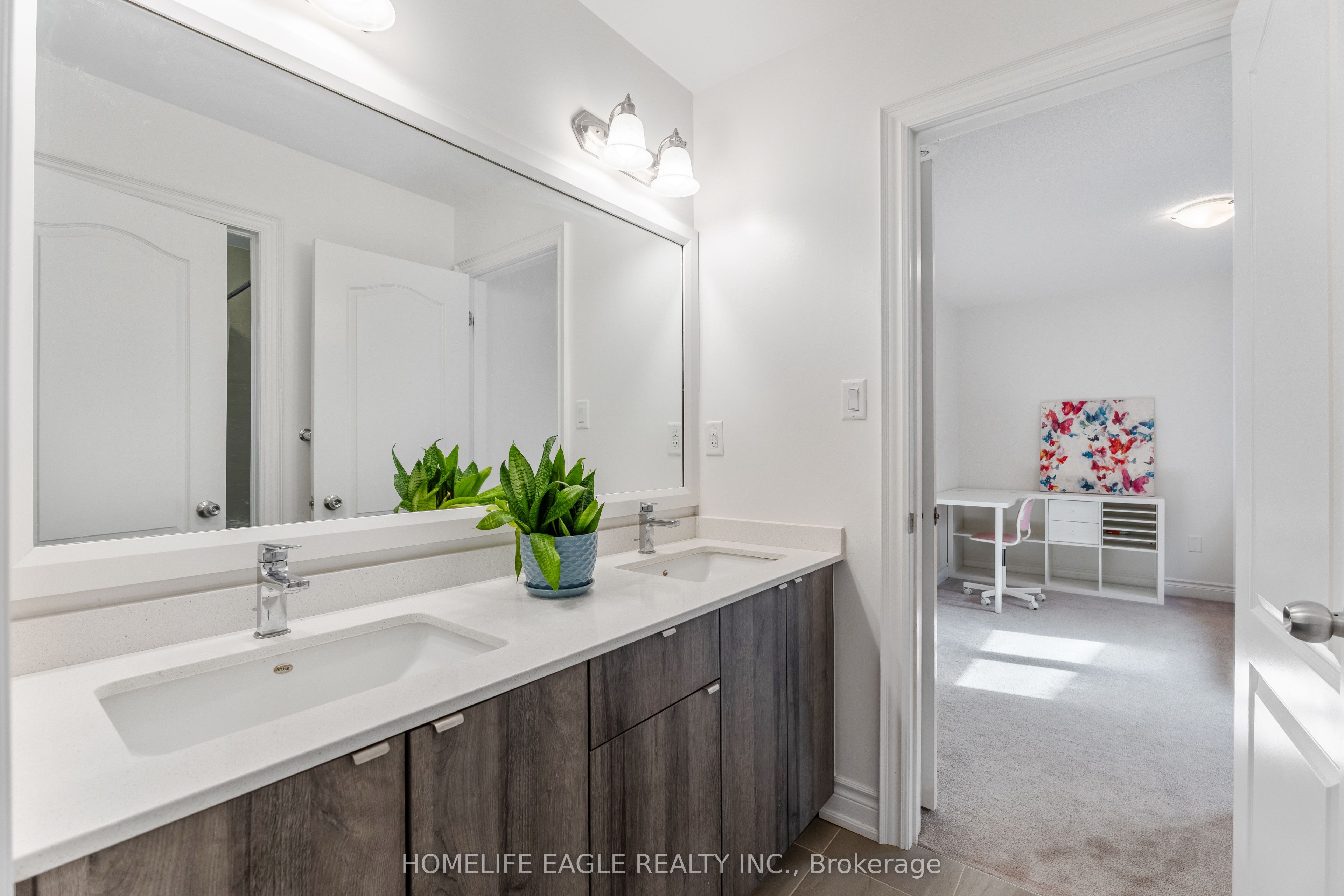 58 Tesla Crescent Property Photo 13