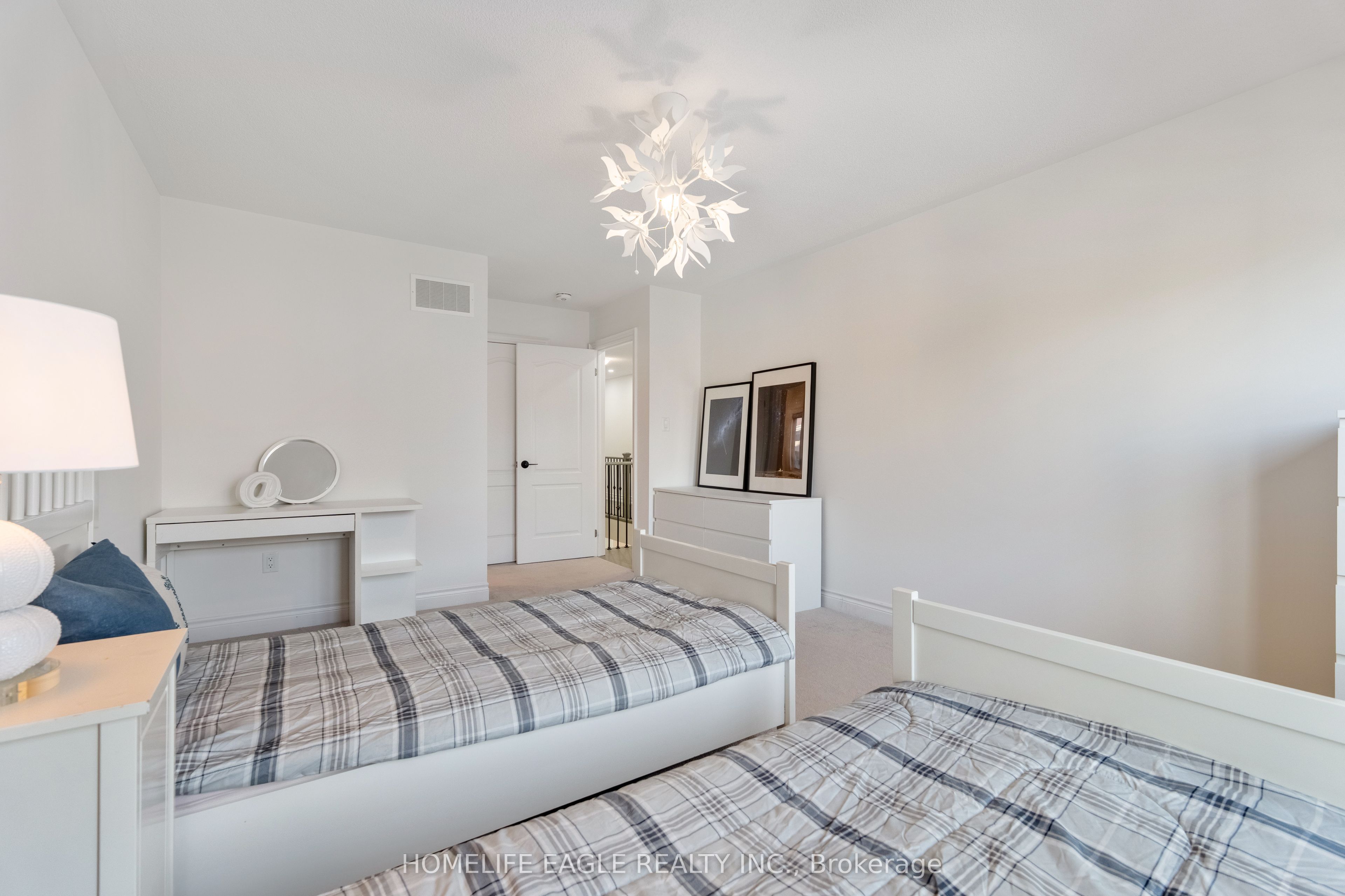 58 Tesla Crescent Property Photo 15