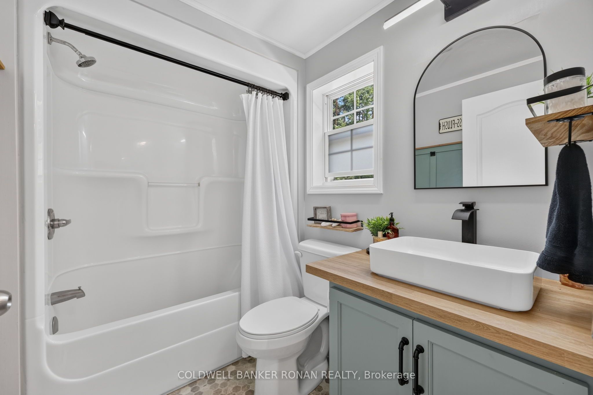 9087 Webster Road Property Photo 23