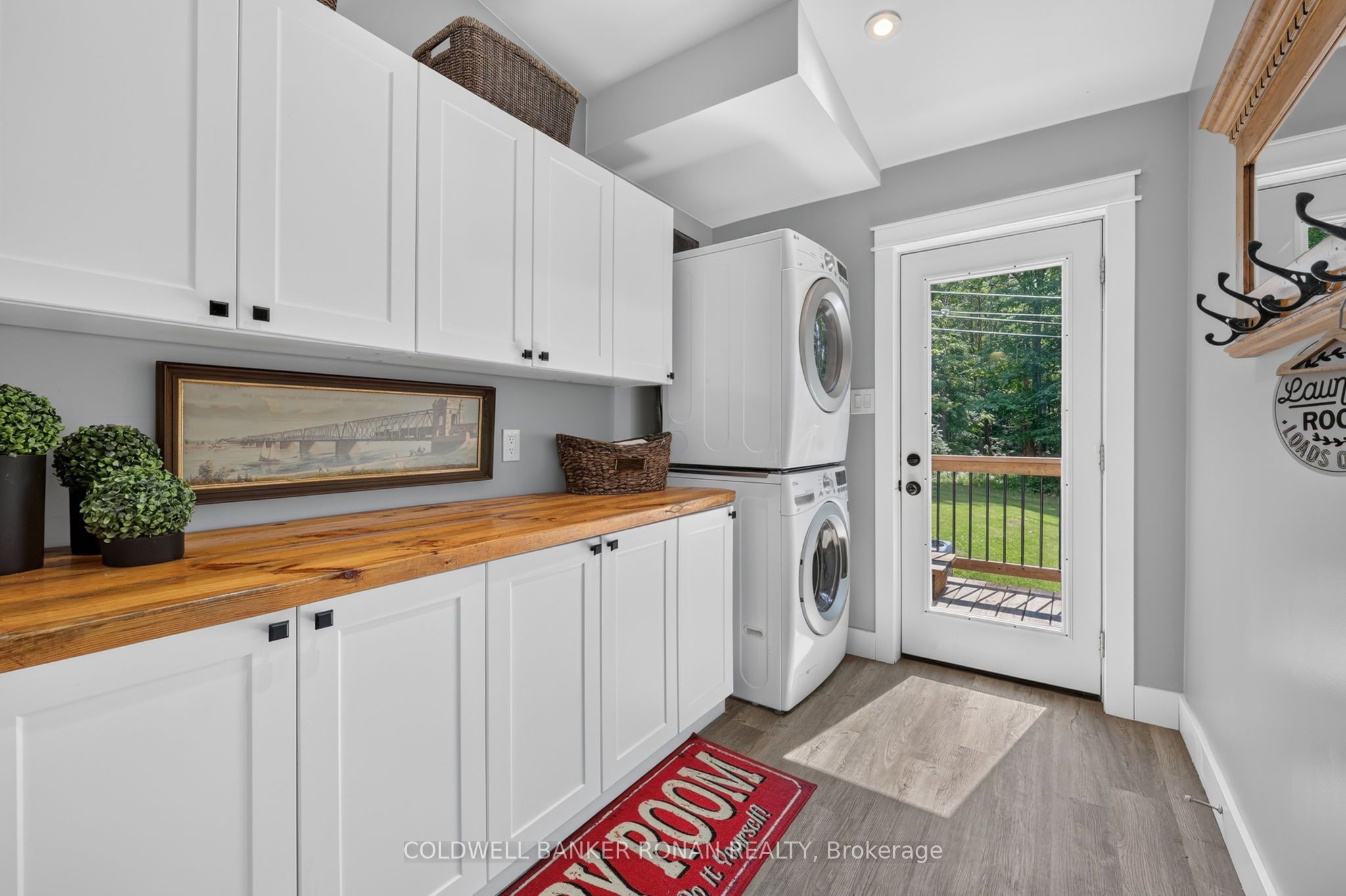 9087 Webster Road Property Photo 26