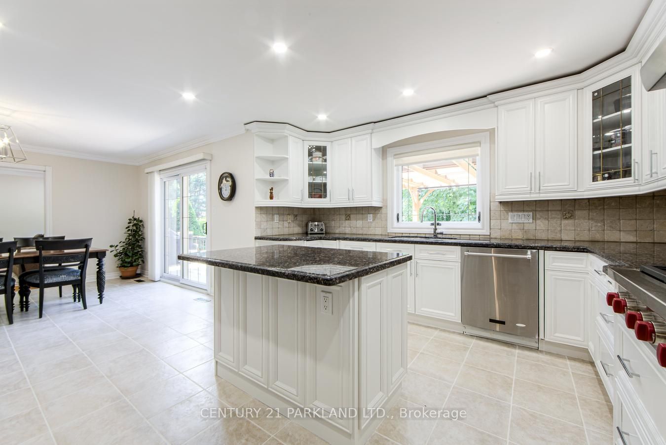 112 Strathearn Avenue Property Photo 8