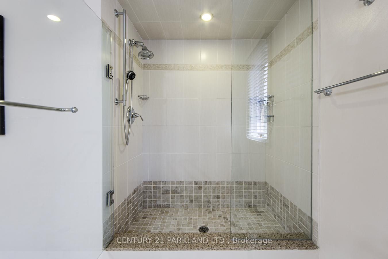 112 Strathearn Avenue Property Photo 34