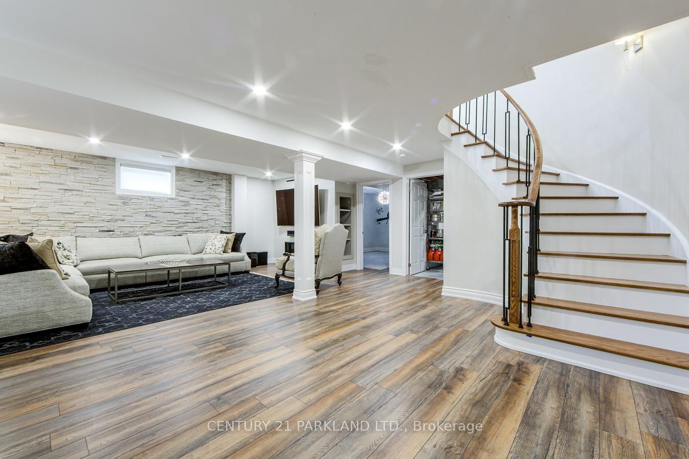 112 Strathearn Avenue Property Photo 39