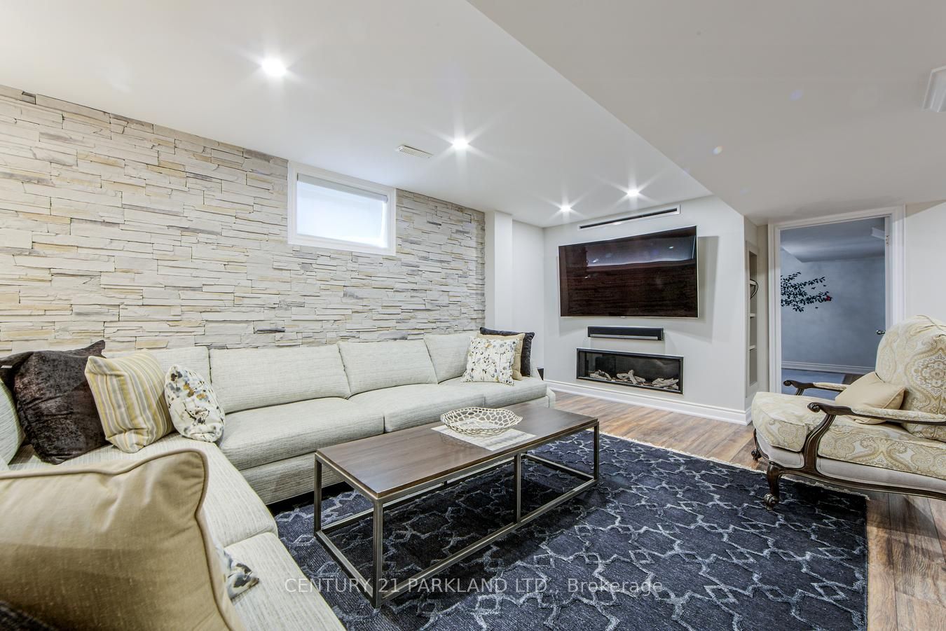 112 Strathearn Avenue Property Photo 40