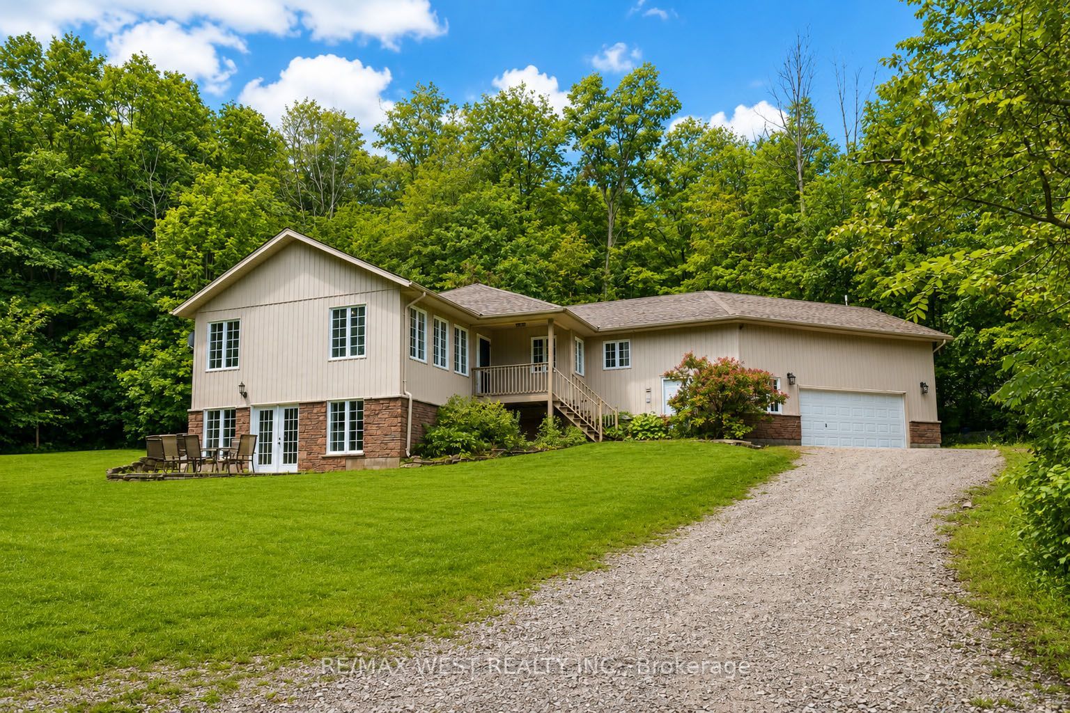 4927 25th Side Road Property Photo 1