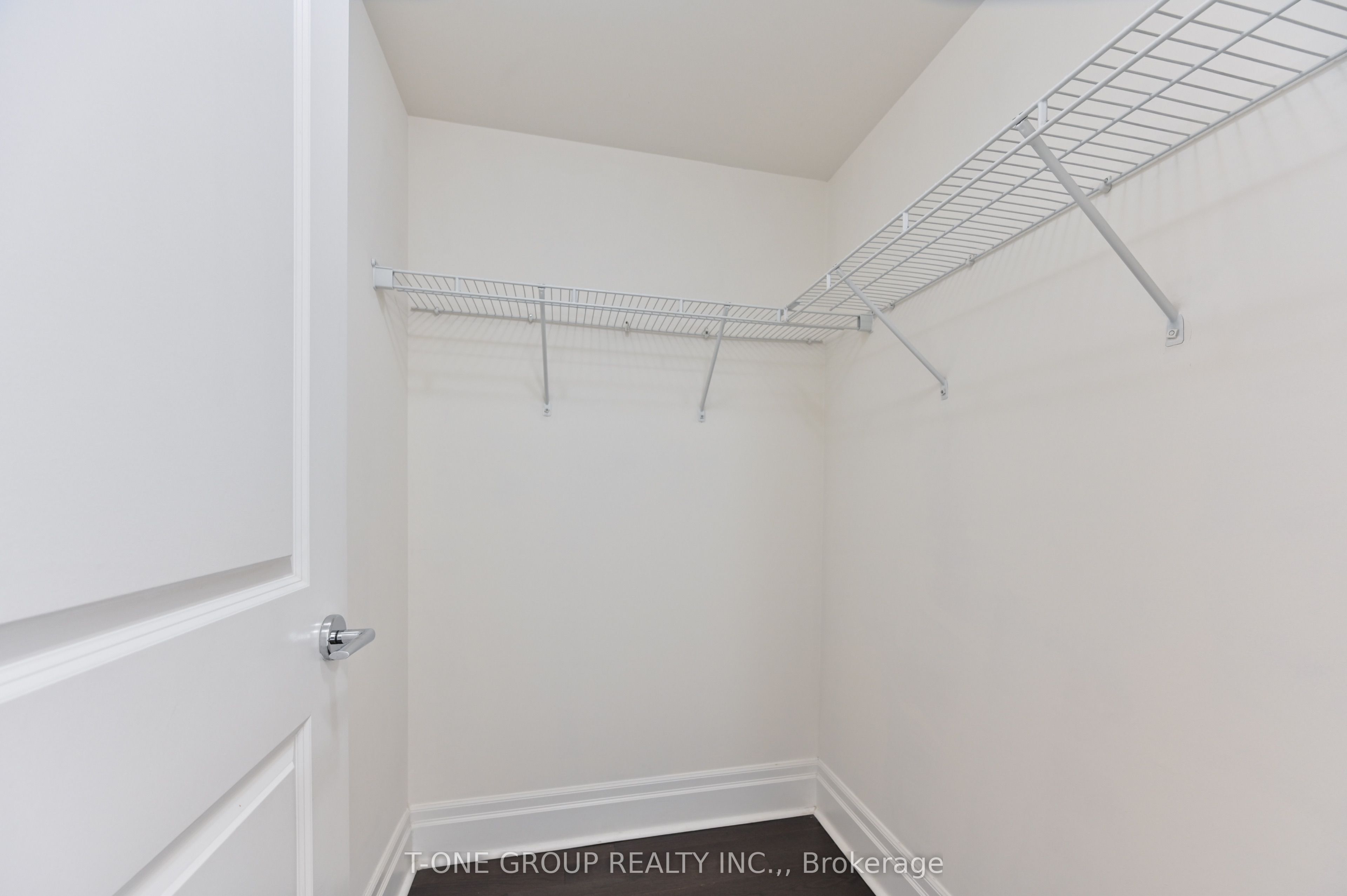 57 Upper Duke Crescent 404 Property Photo 13
