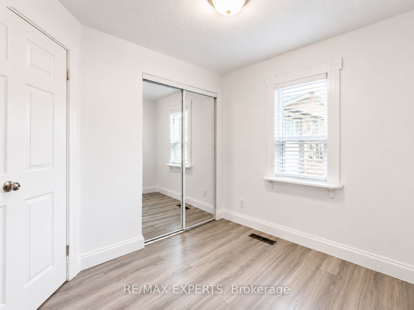 142 Riveredge Drive Property Photo 8