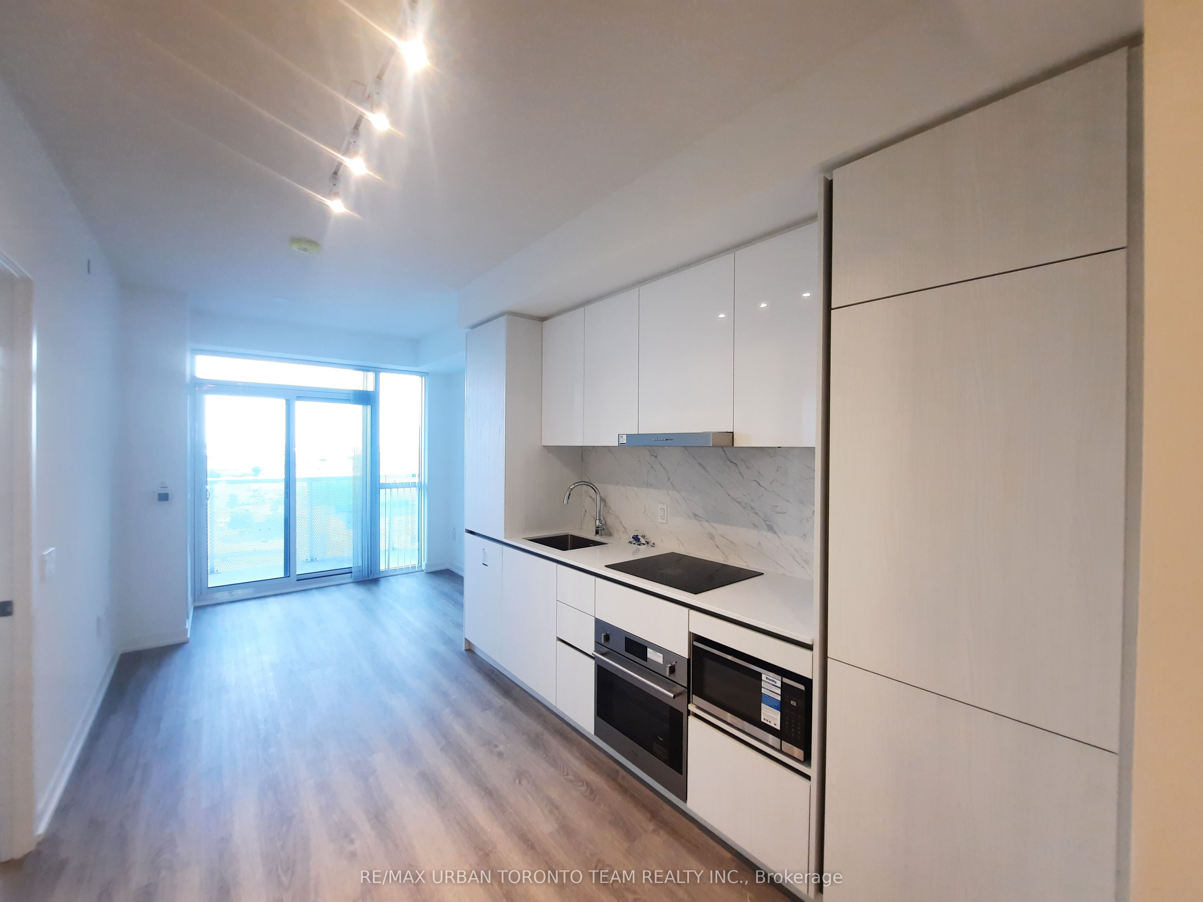 8 Interchange Way 1108 Property Photo 2
