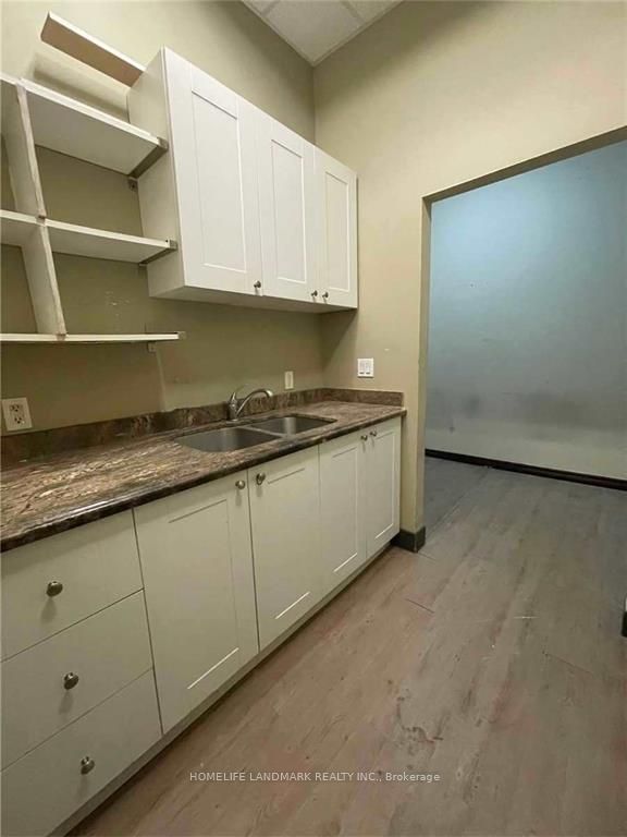 21 Fairburn Drive 18 Property Photo 2