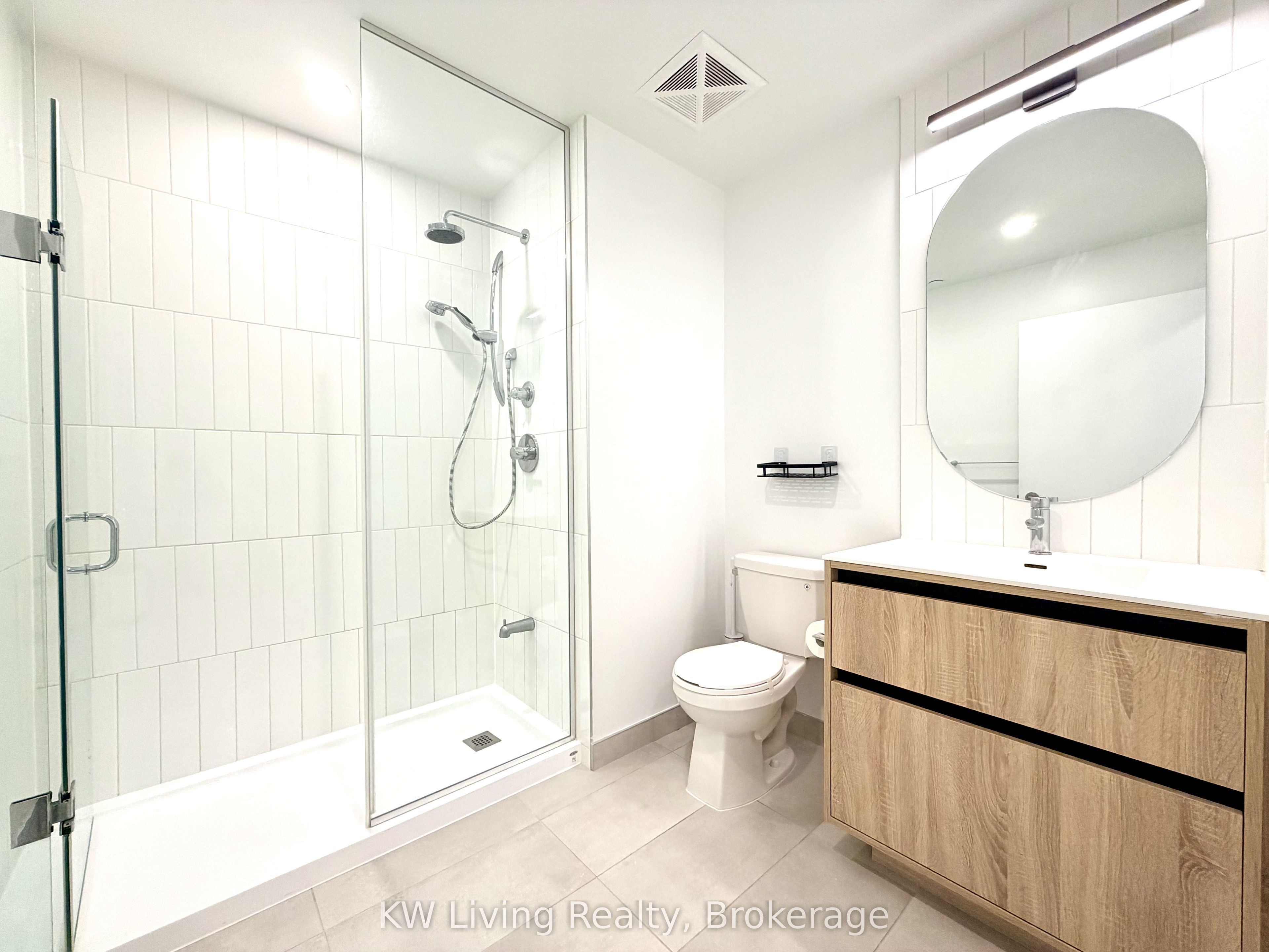 8 Beverley Glen Boulevard D-323 Property Photo 6