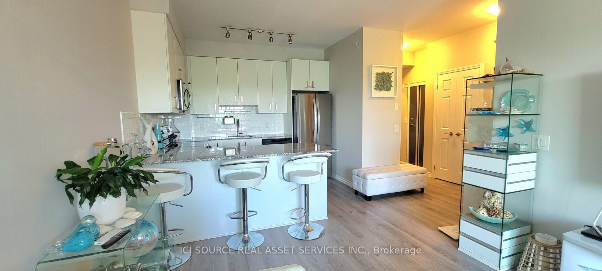 11611 Yonge Street 301 Property Photo 3