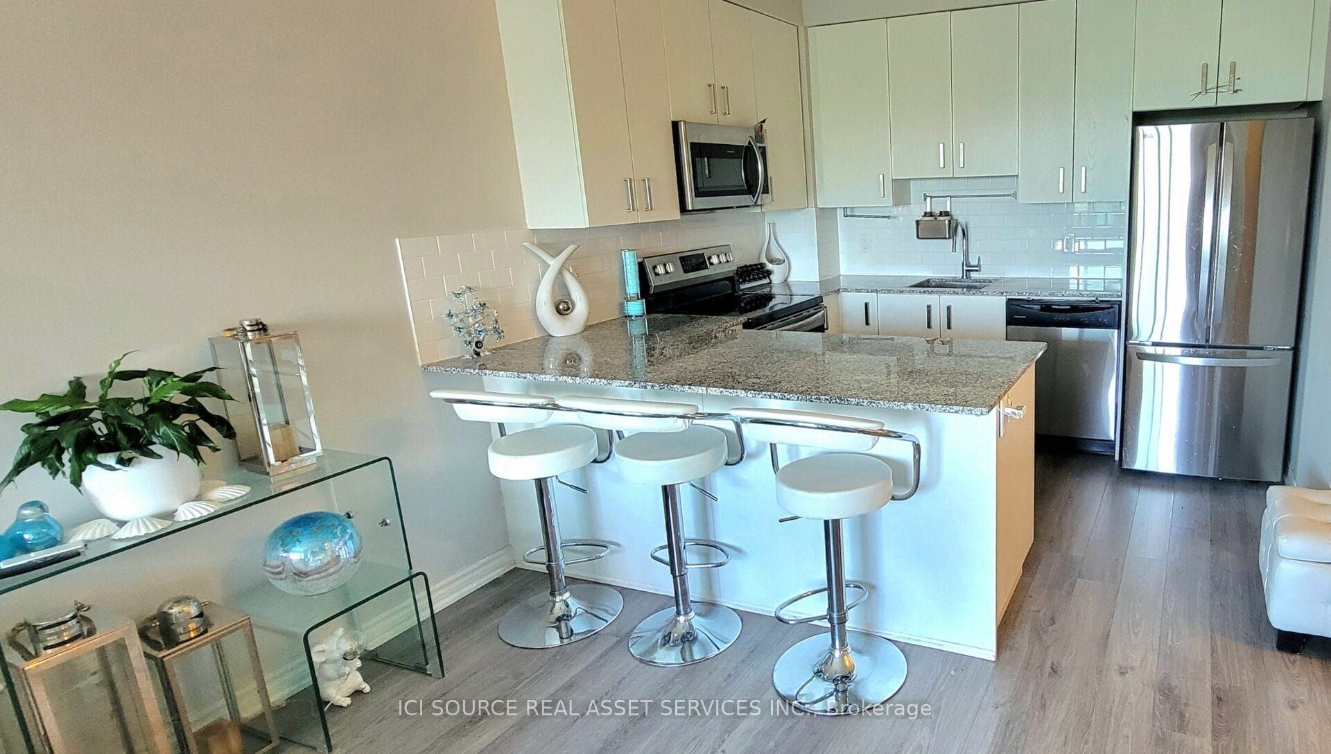 11611 Yonge Street 301 Property Photo 4