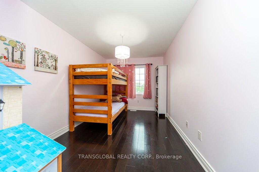 83 Spruce Pine Crescent N Property Photo 12