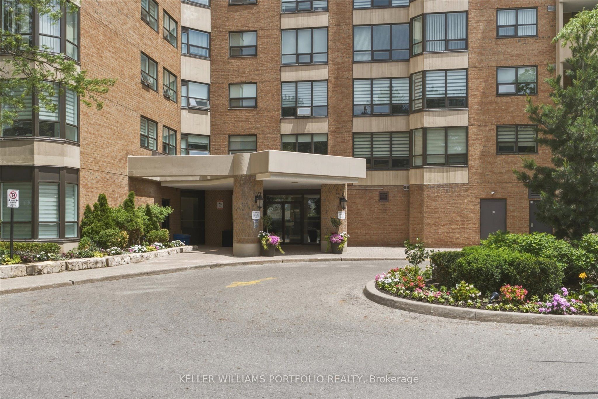7601 Bathurst Street 515 Property Photo 4