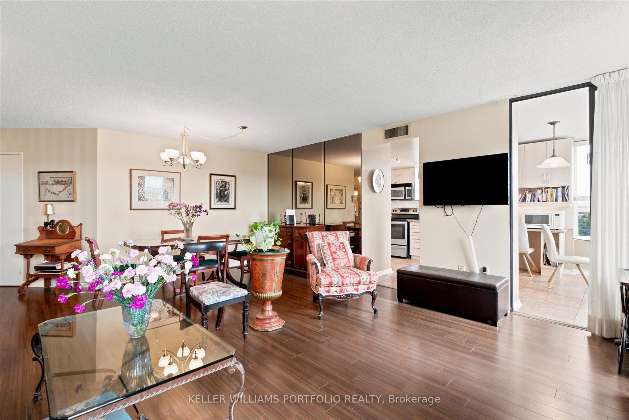 7601 Bathurst Street 515 Property Photo 11