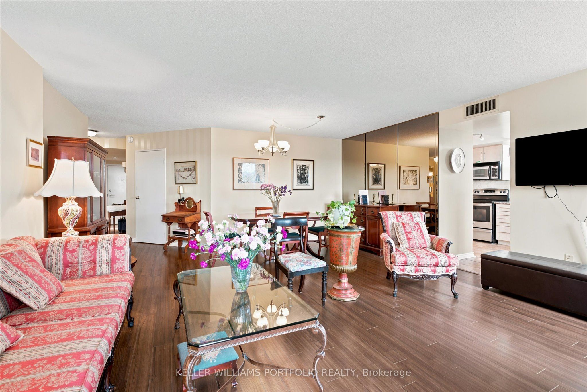 7601 Bathurst Street 515 Property Photo 12