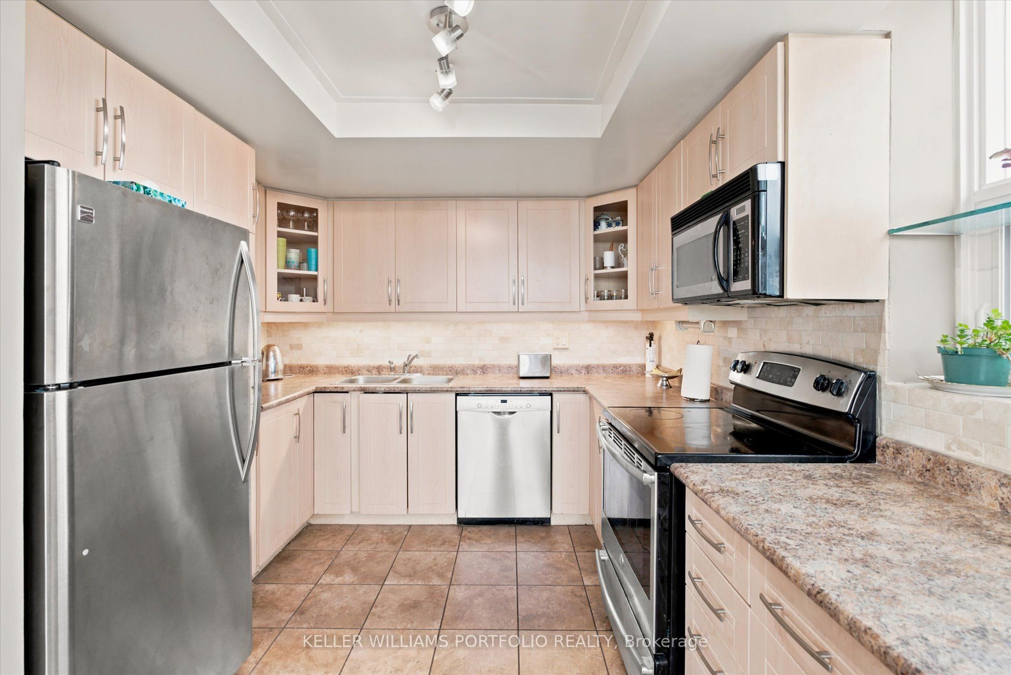 7601 Bathurst Street 515 Property Photo 13