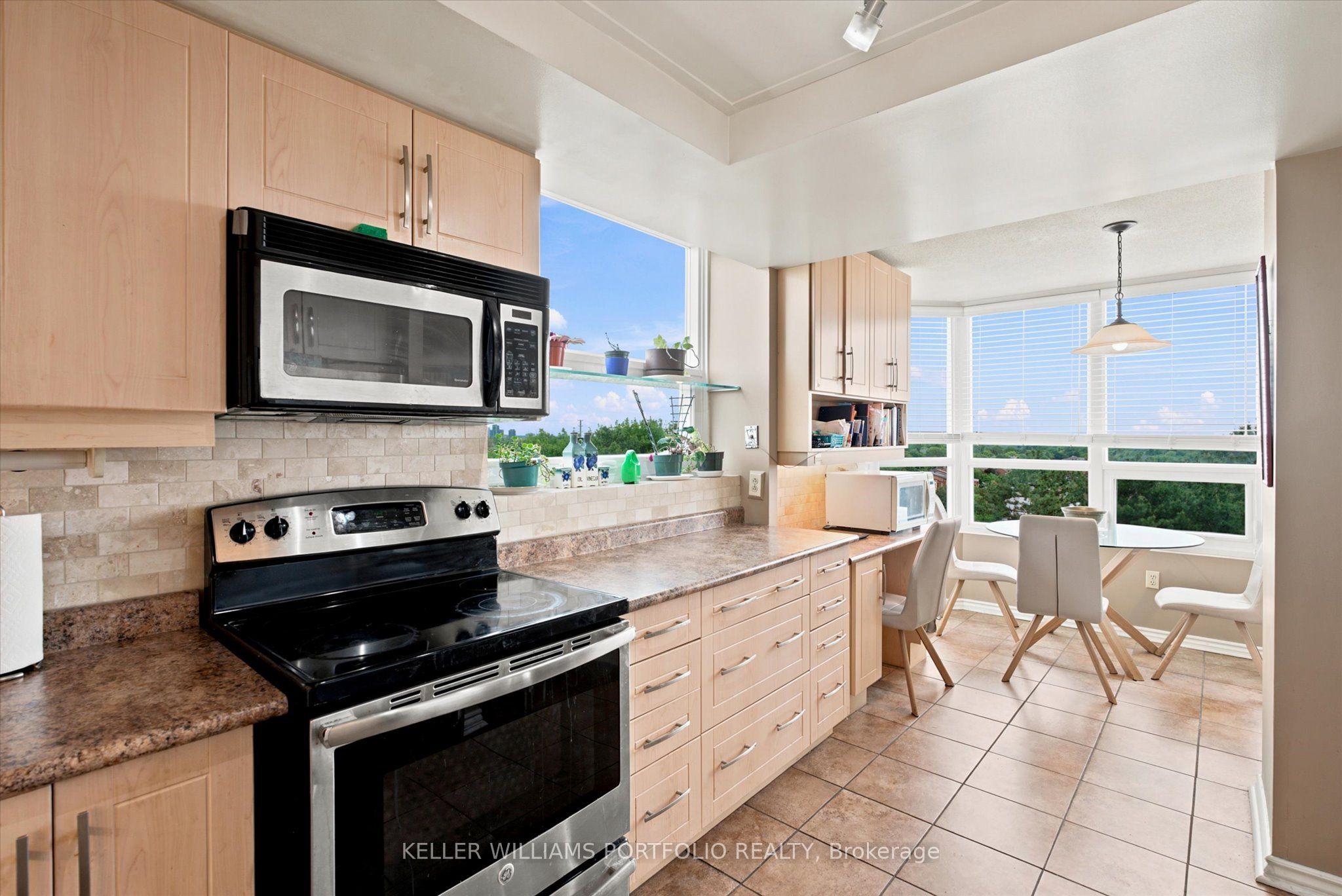 7601 Bathurst Street 515 Property Photo 15