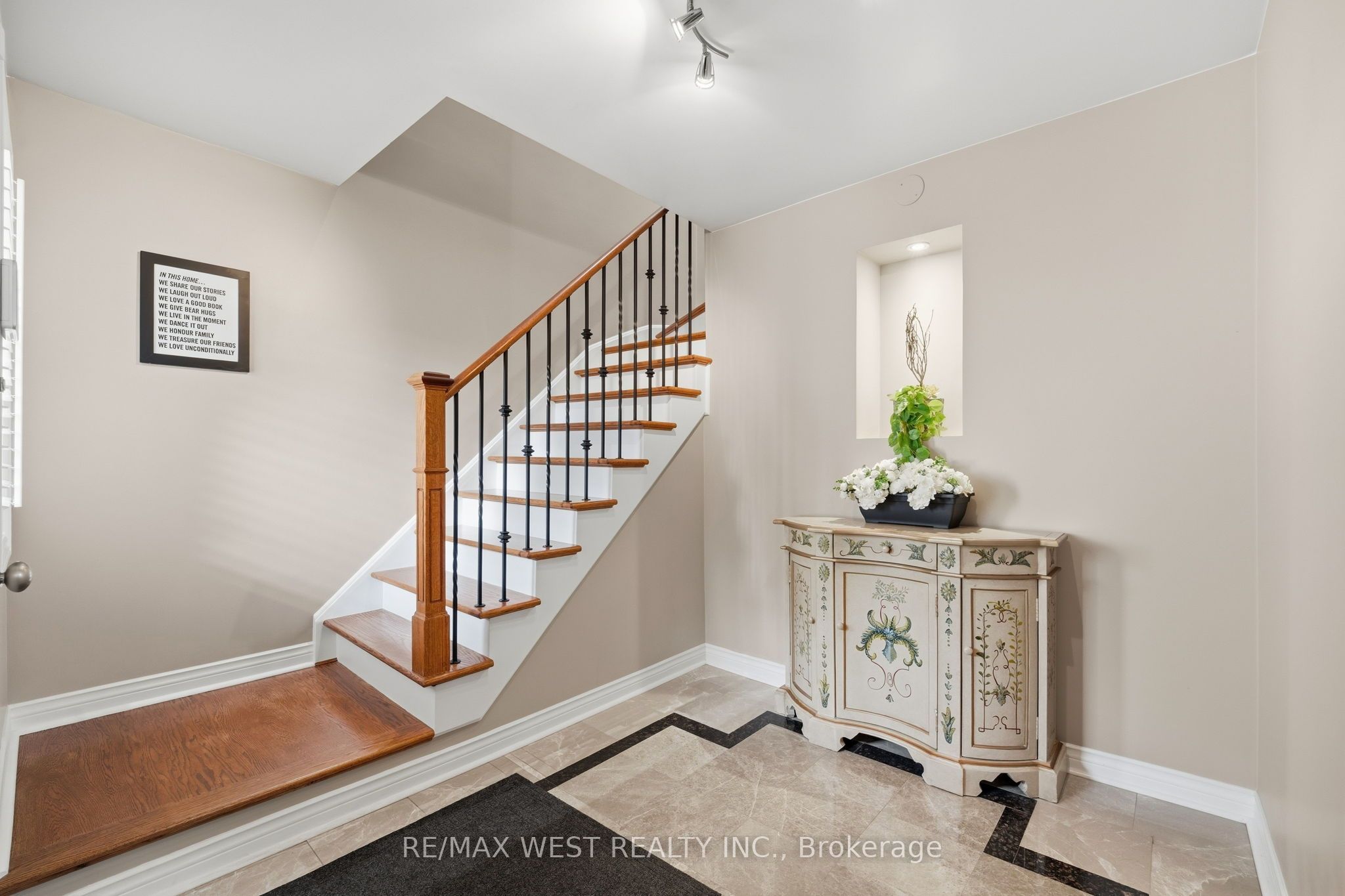 149 Deerglen Terrace Property Photo 4