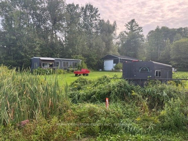 8413 10th Line Property Photo 1