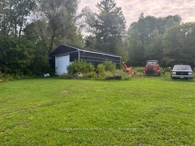 8413 10th Line Property Photo 3