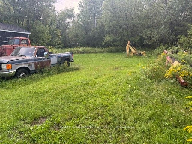 8413 10th Line Property Photo 4