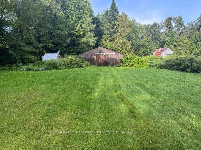 8413 10th Line Property Photo 9