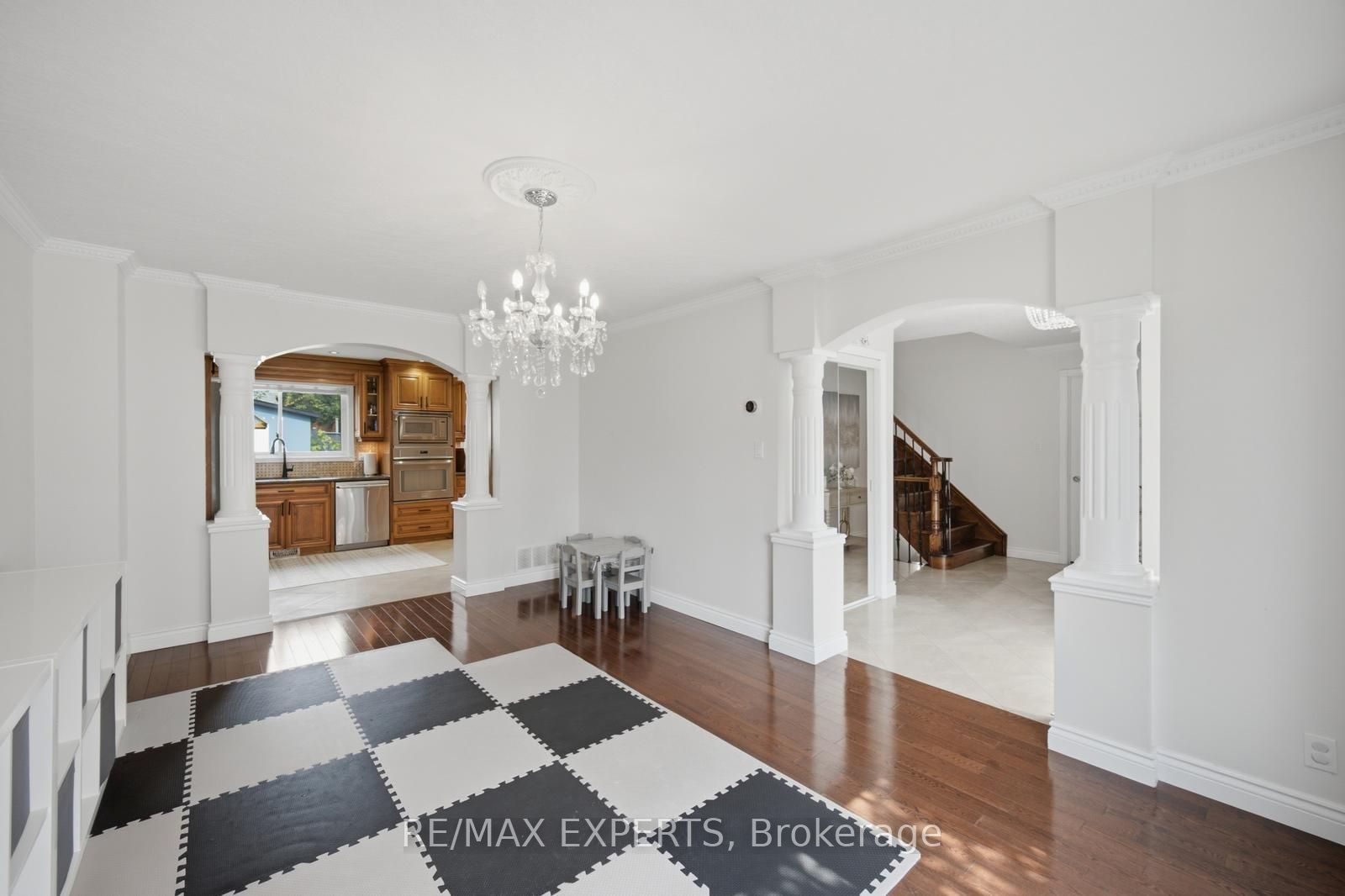 444 Maplegrove Avenue Property Photo 11