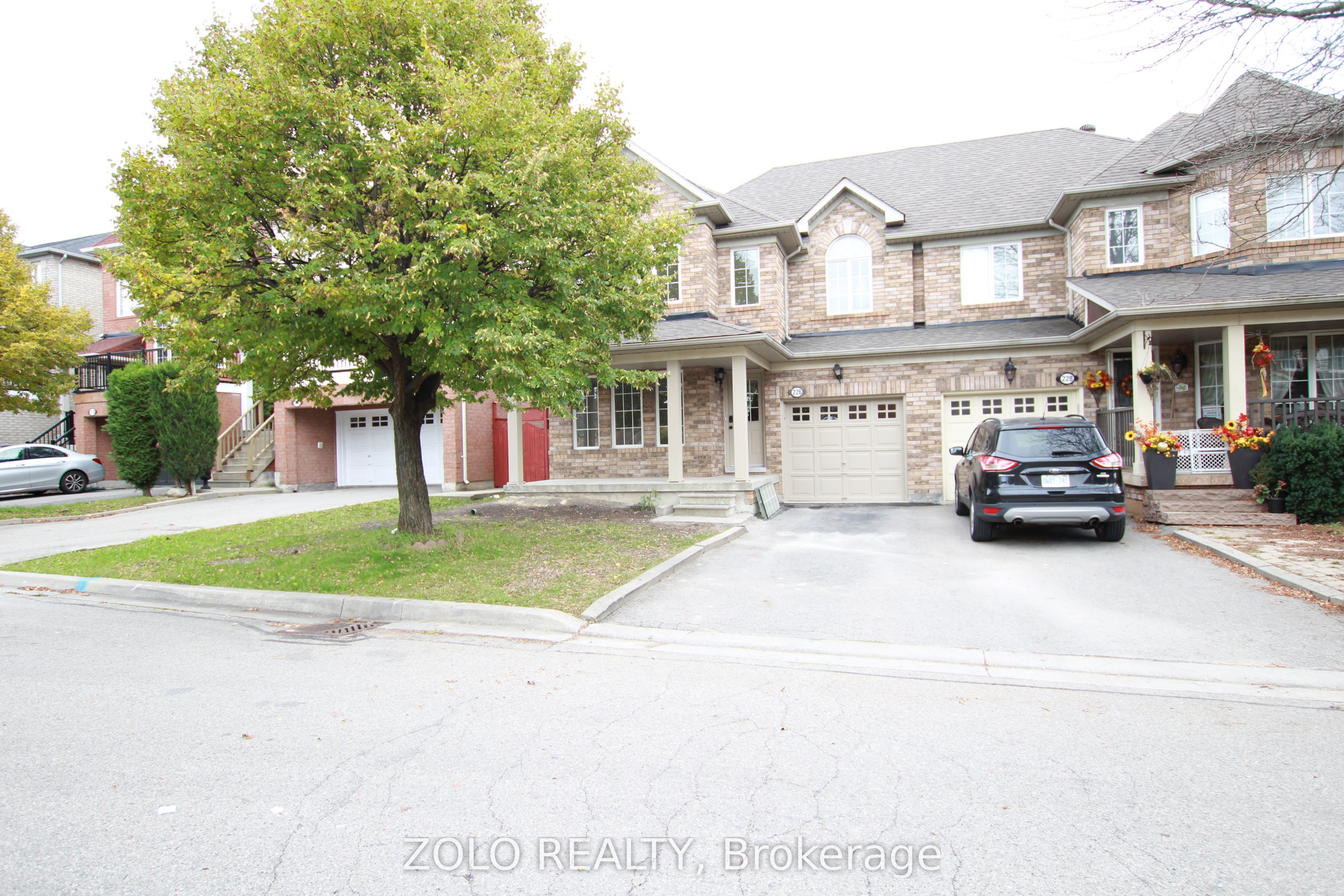 226 Equator Crescent N Property Photo 1