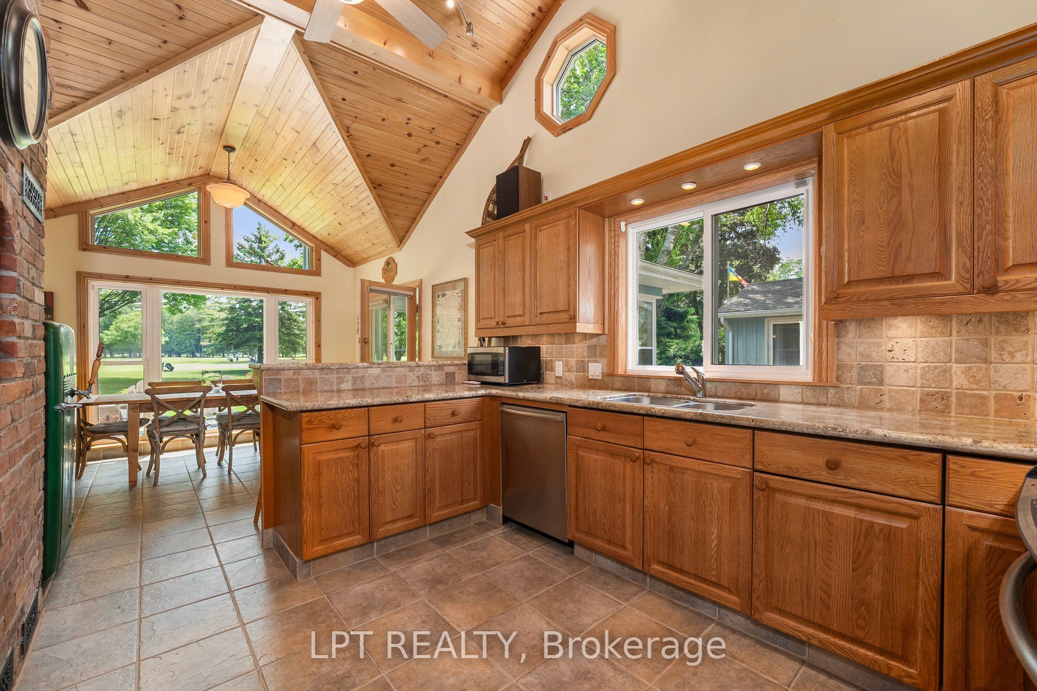 101 Hedge Road Property Photo 12