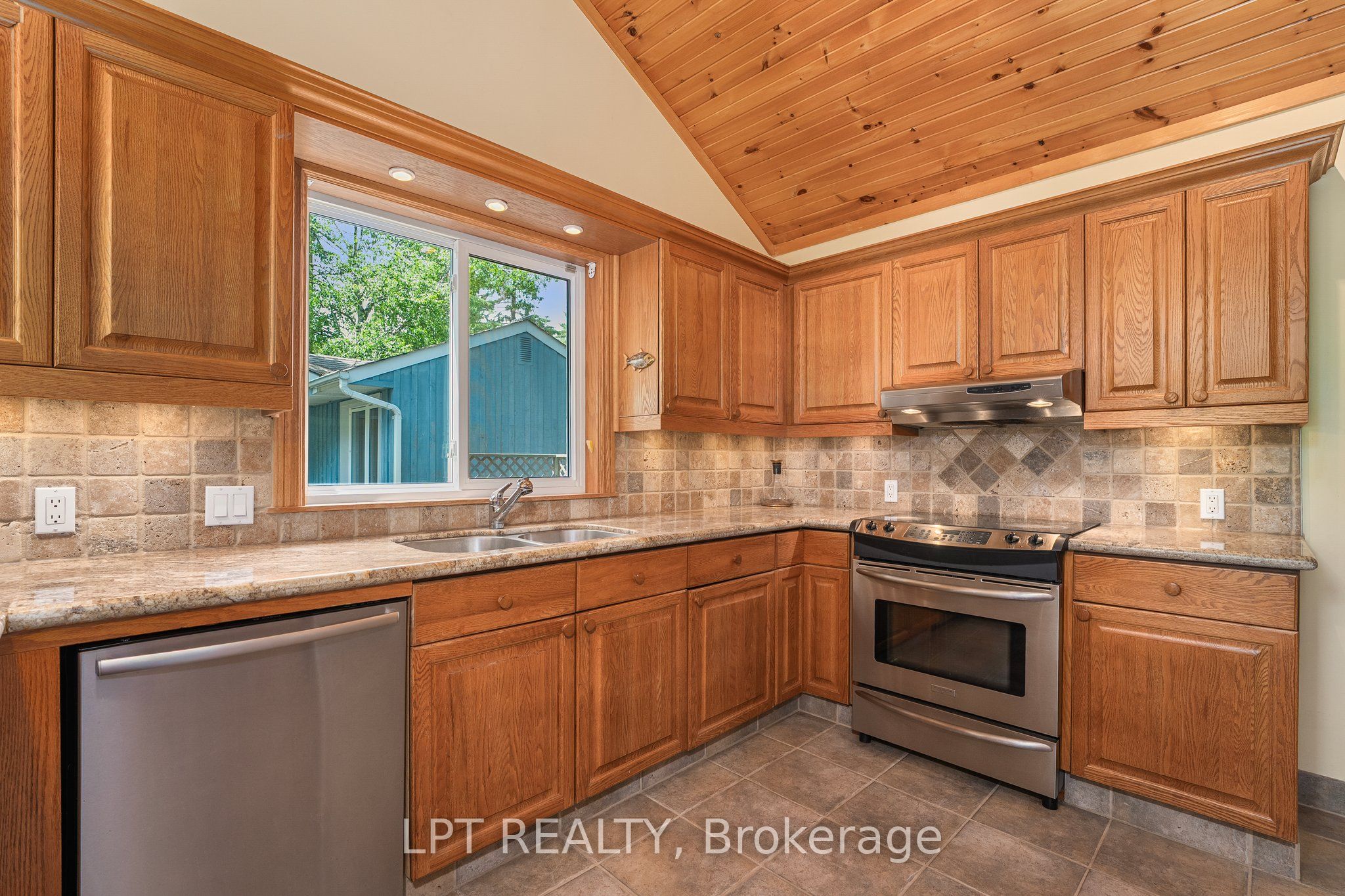 101 Hedge Road Property Photo 15