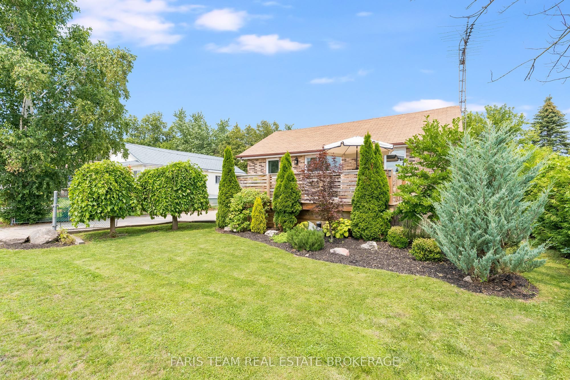 987 Isabella Street Property Photo 3