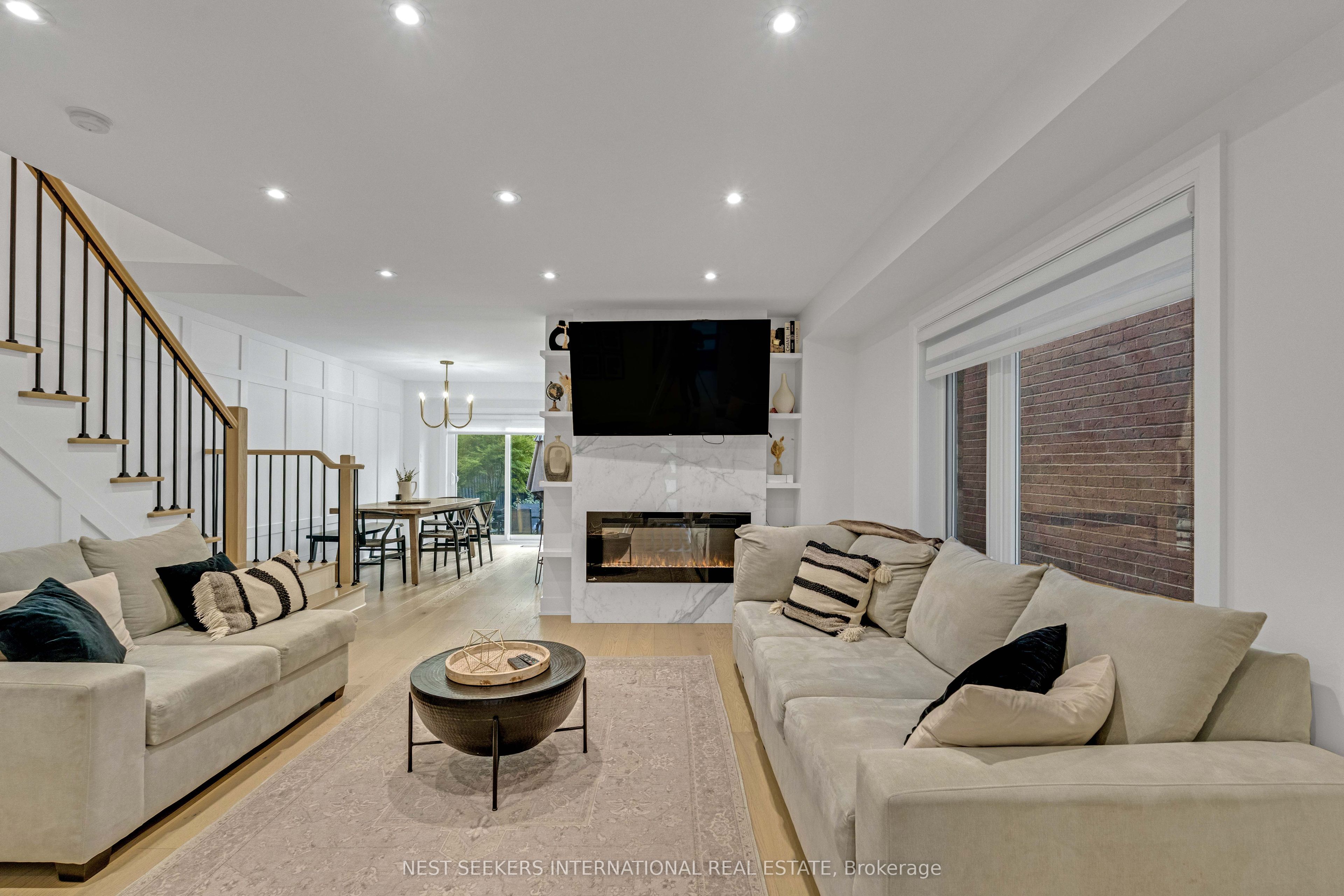 233 Venice Gate Drive Property Photo 6