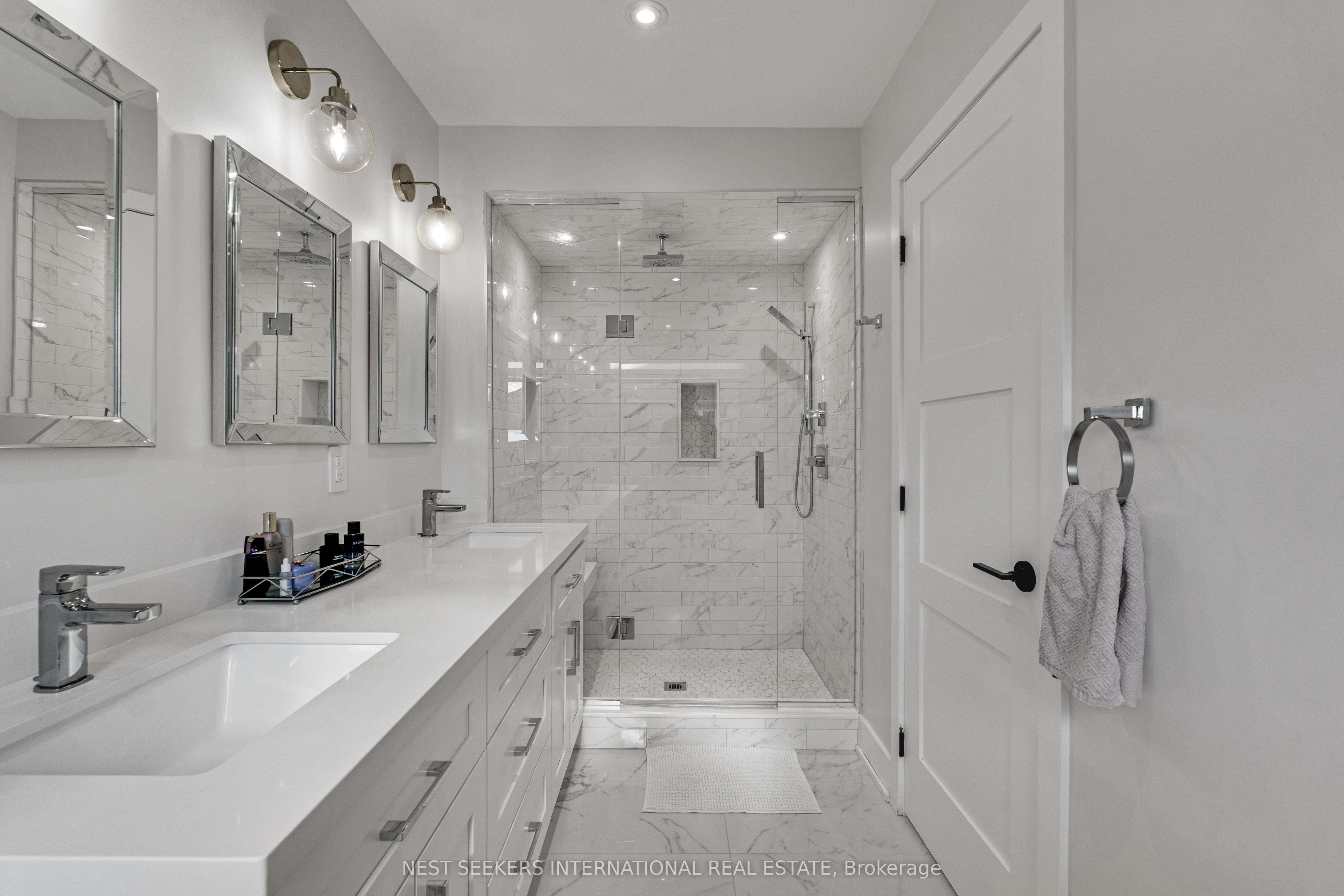 233 Venice Gate Drive Property Photo 13