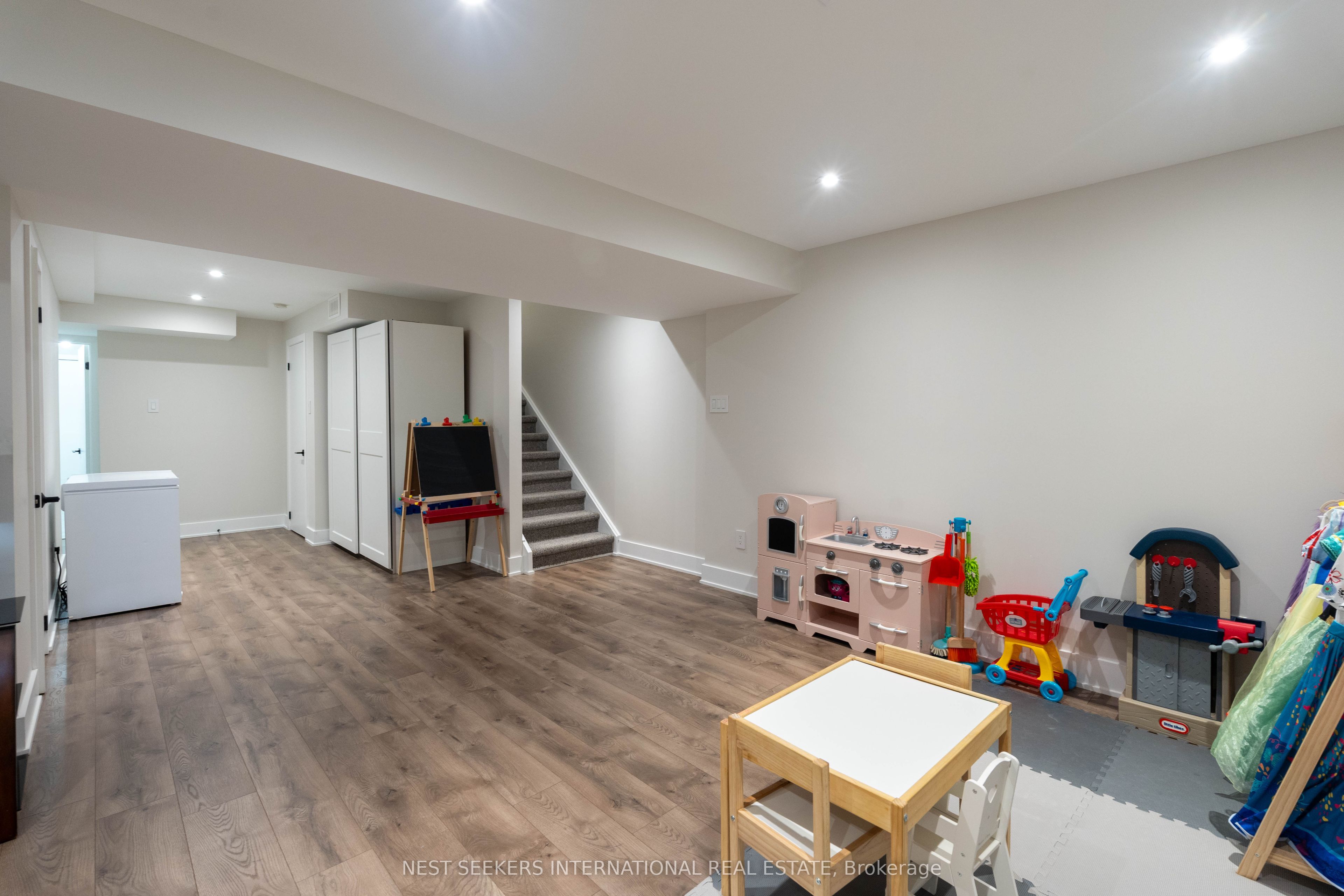 233 Venice Gate Drive Property Photo 17