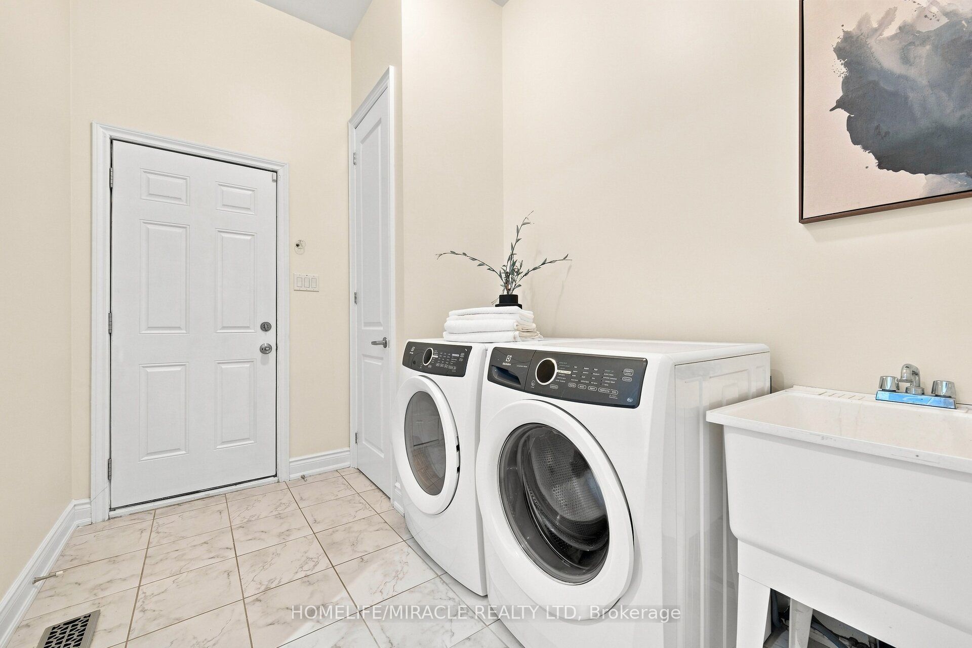 14 Zenith Avenue Property Photo 43