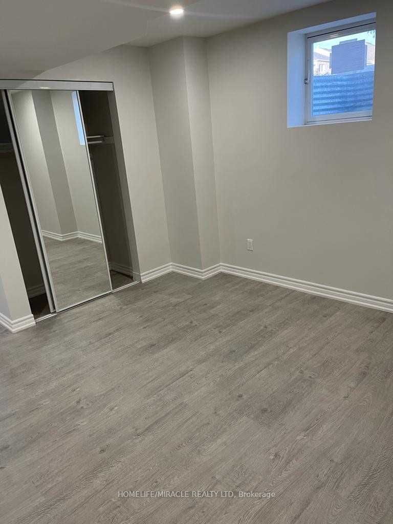 63 Deepwood (bst) Crescent Property Photo 4