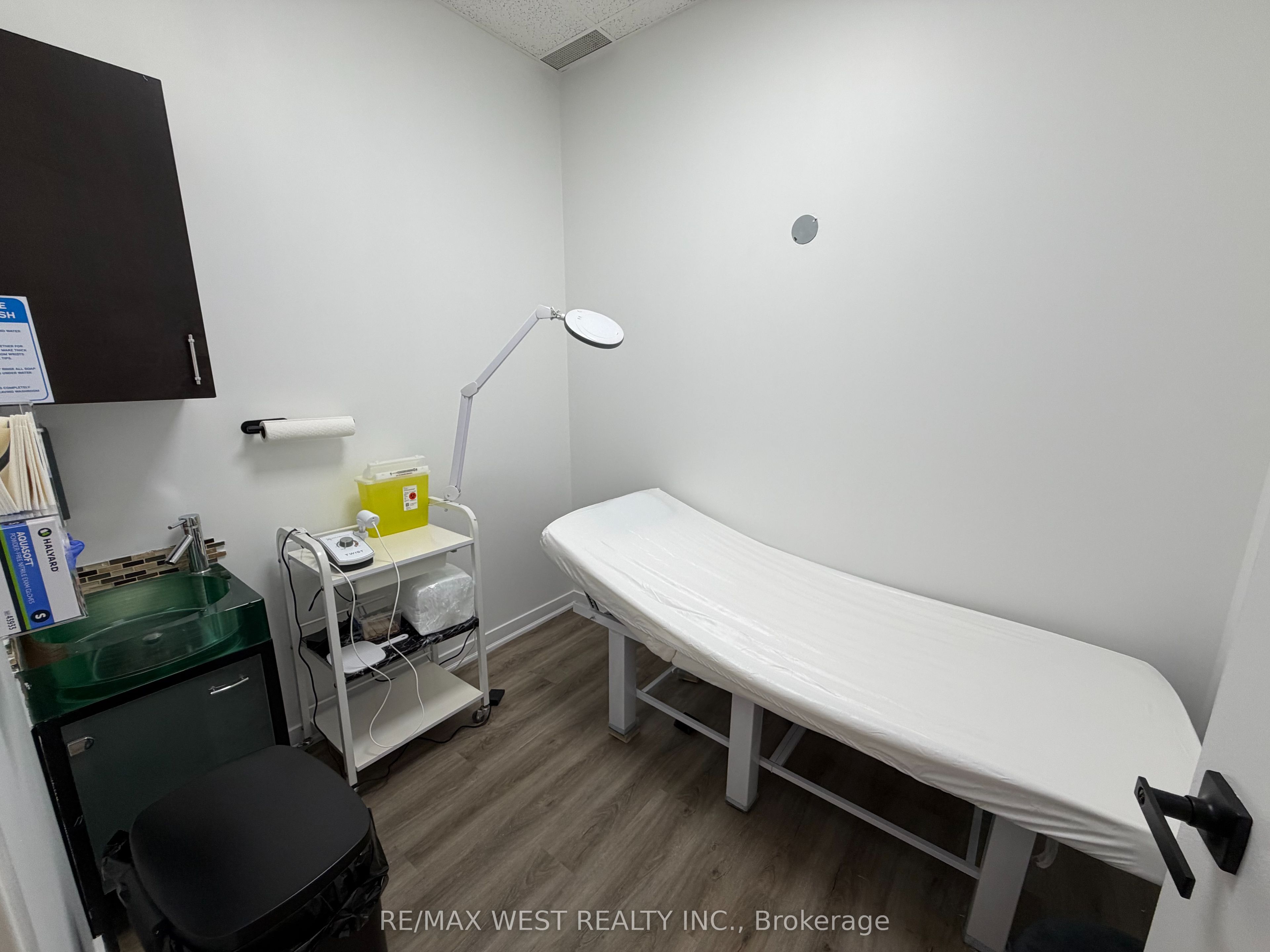 1390 Major Mackenzie Drive E A4 Rm#1 Property Photo 2