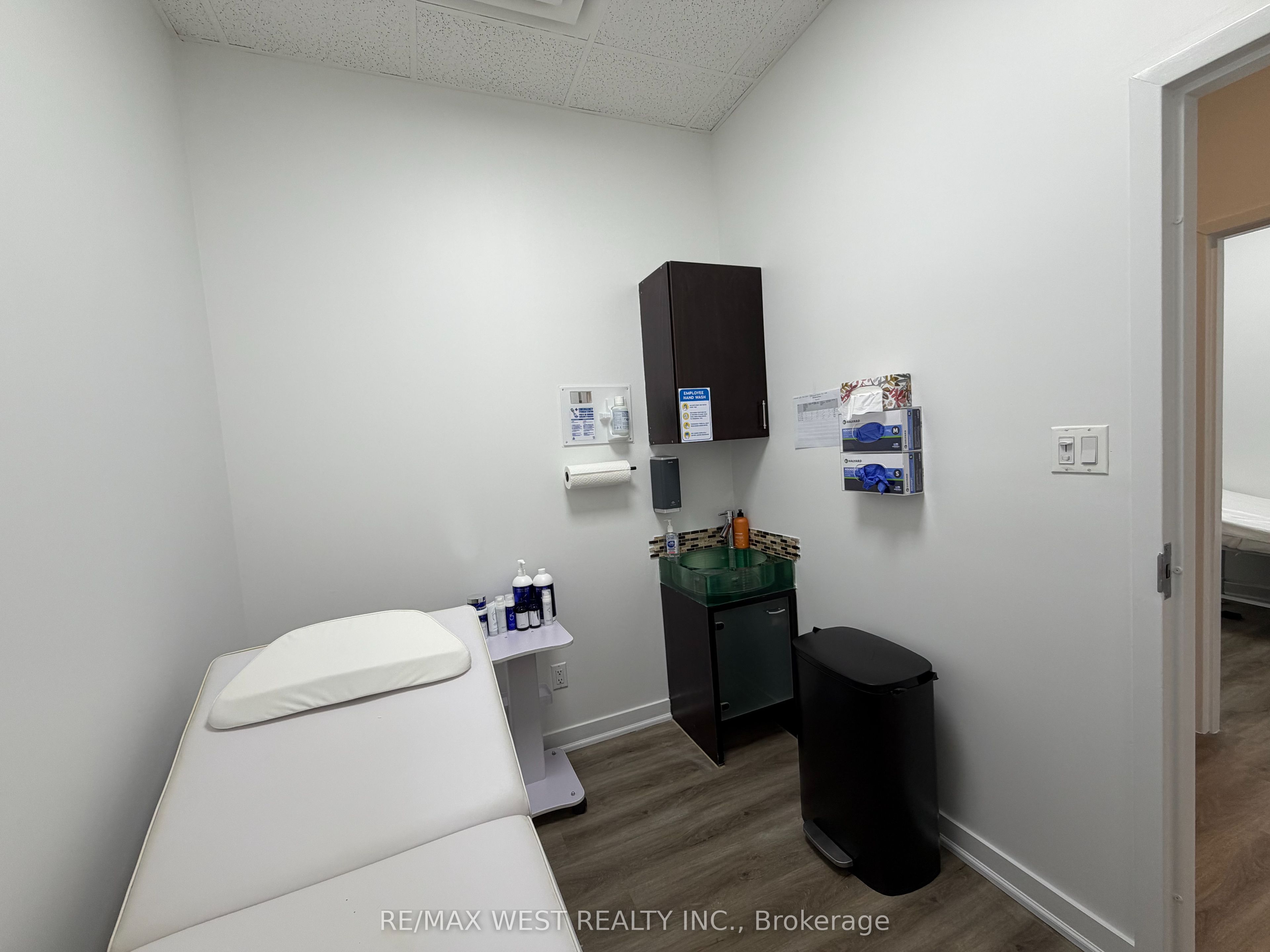 1390 Major Mackenzie Drive E A4 Rm#1 Property Photo 7