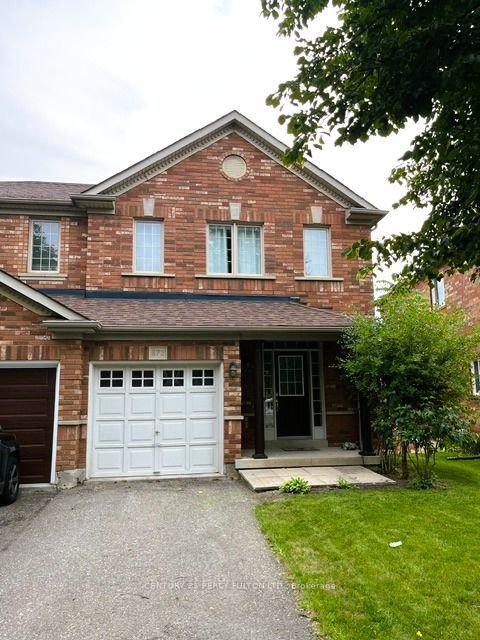 872 Oaktree Crescent Property Photo 1
