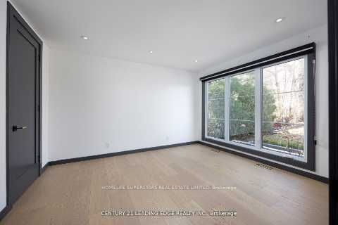 627 Lakelands Avenue Property Photo 7