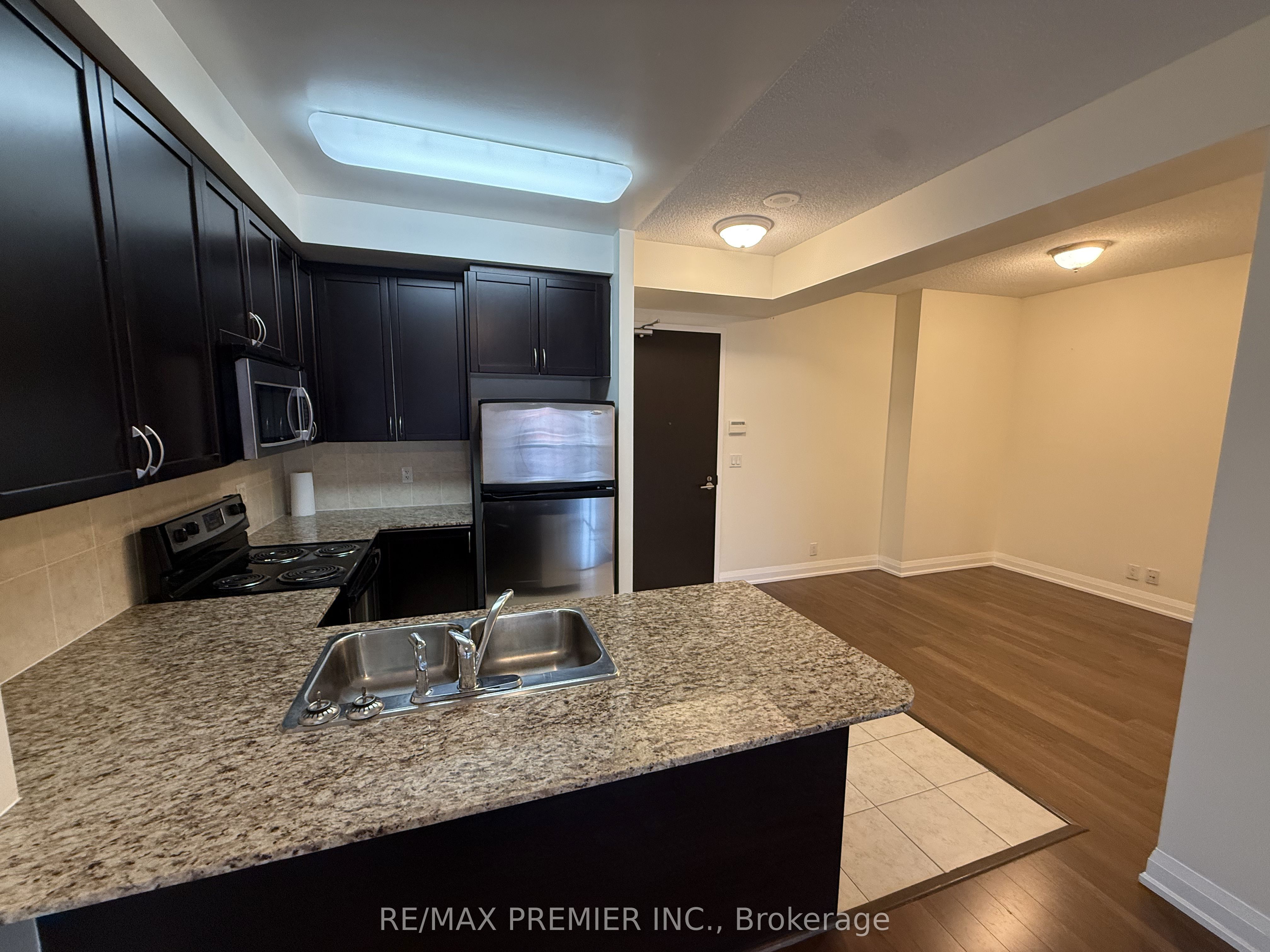 83 Woodbridge Avenue 406 Property Photo 6