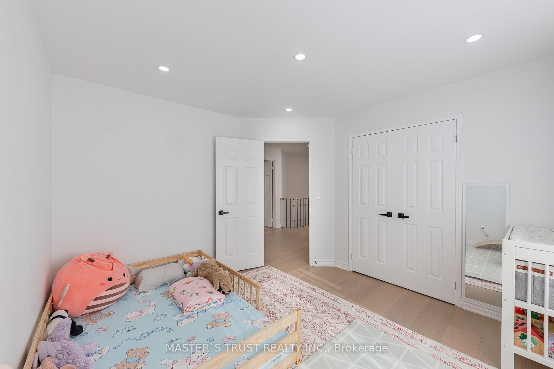 8572 Martin Grove Road Property Photo 19