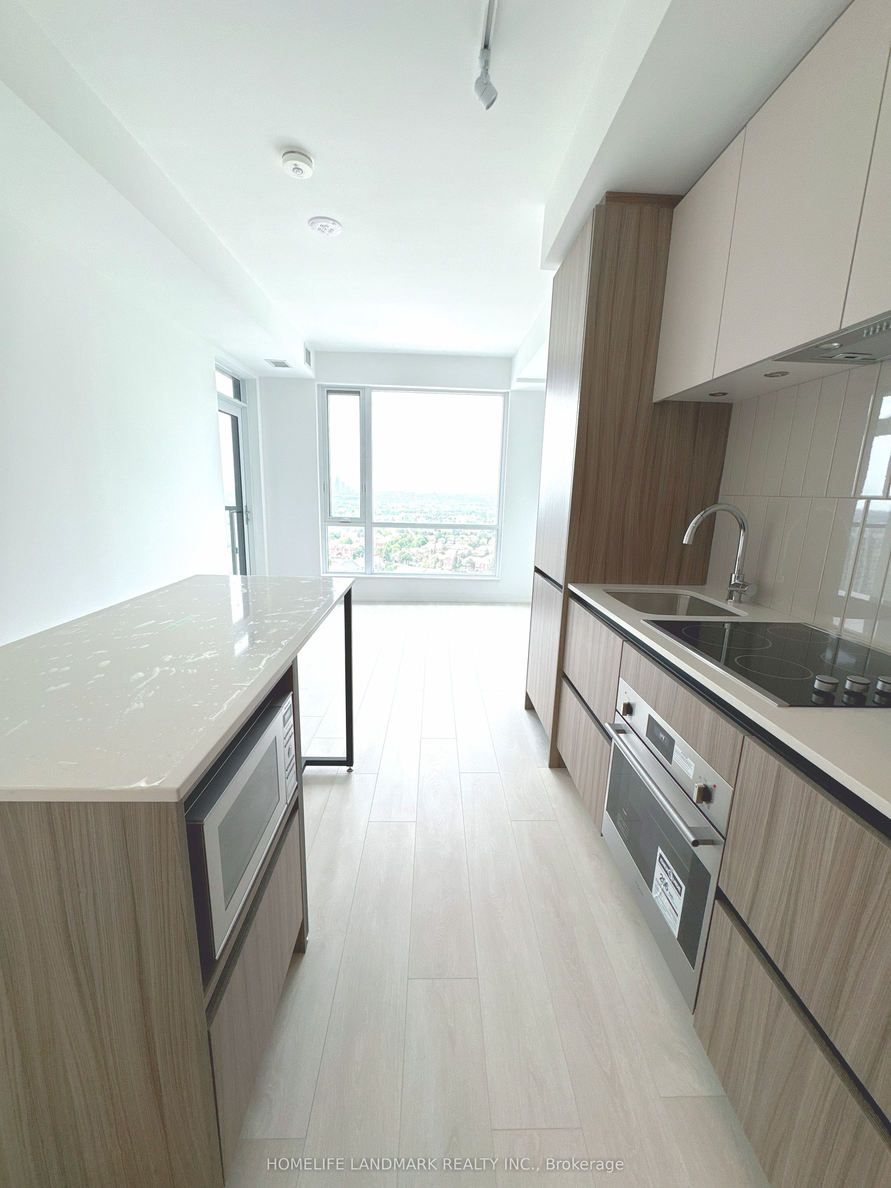 7950 Bathurst Street 2312 Property Photo 6