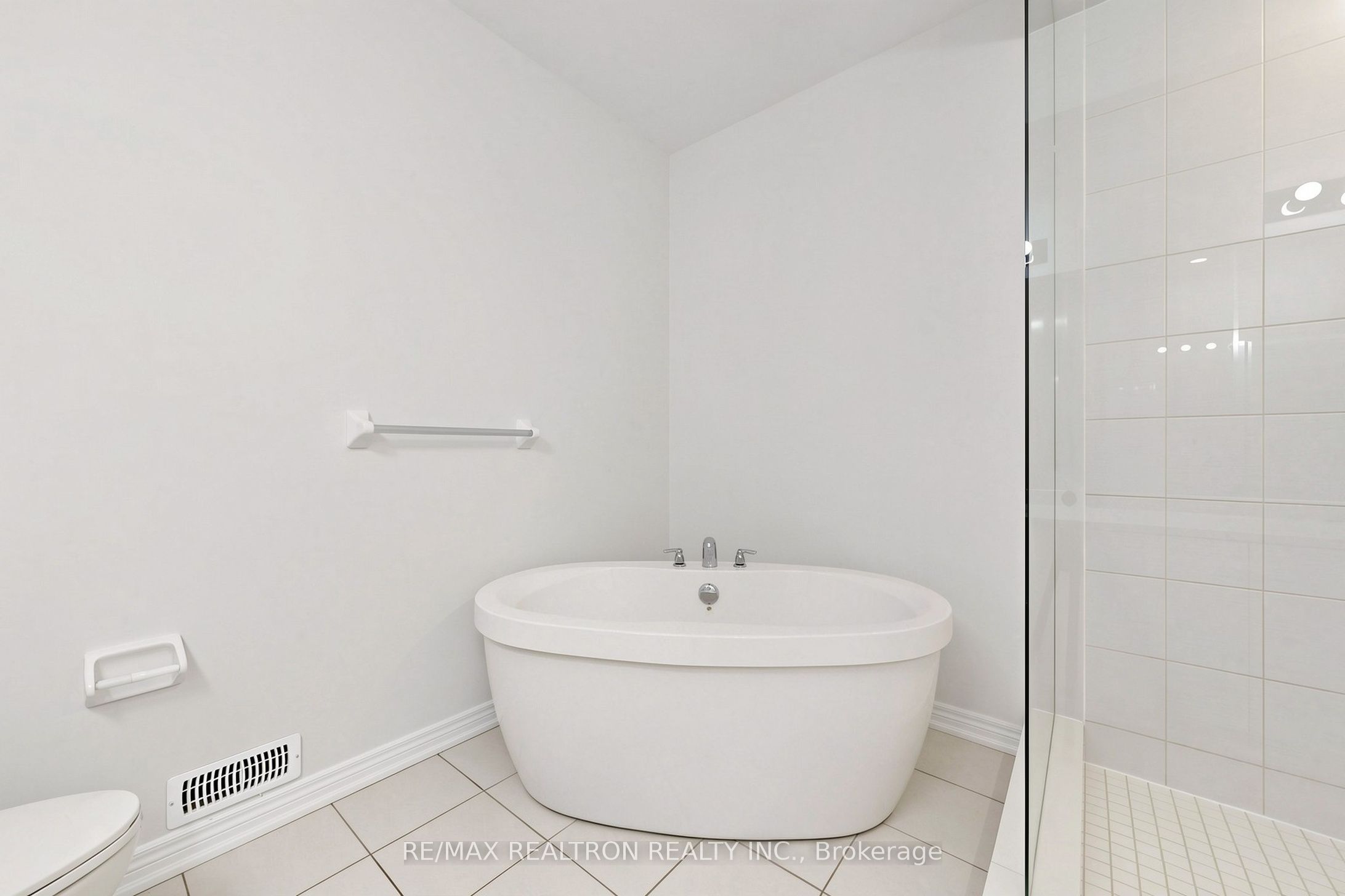 8 Hewison Avenue Property Photo 25