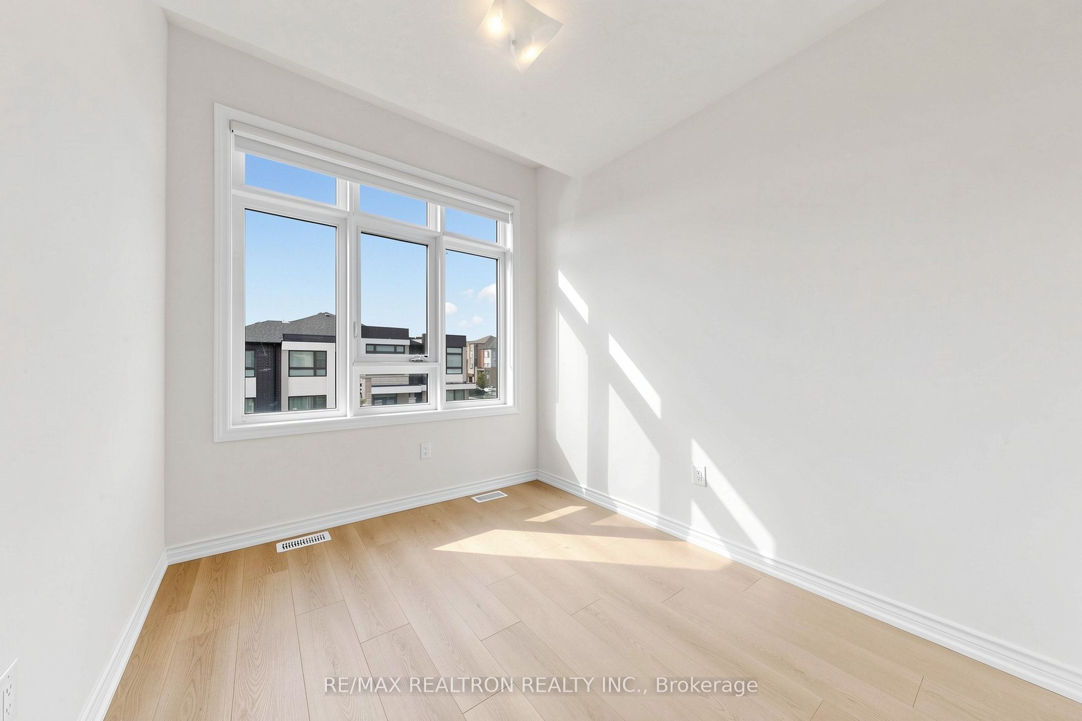 8 Hewison Avenue Property Photo 31