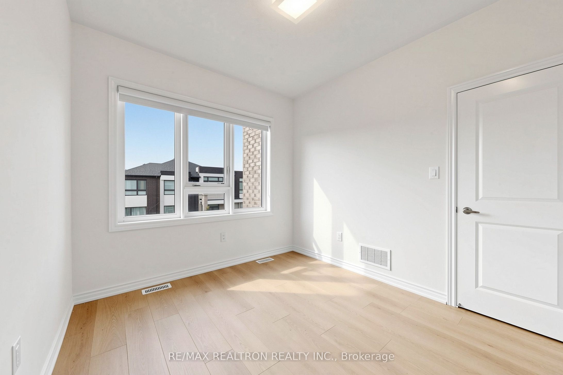 8 Hewison Avenue Property Photo 35