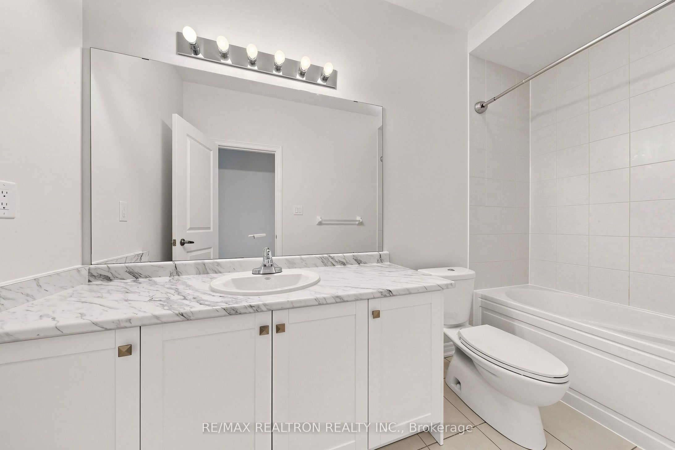 8 Hewison Avenue Property Photo 39