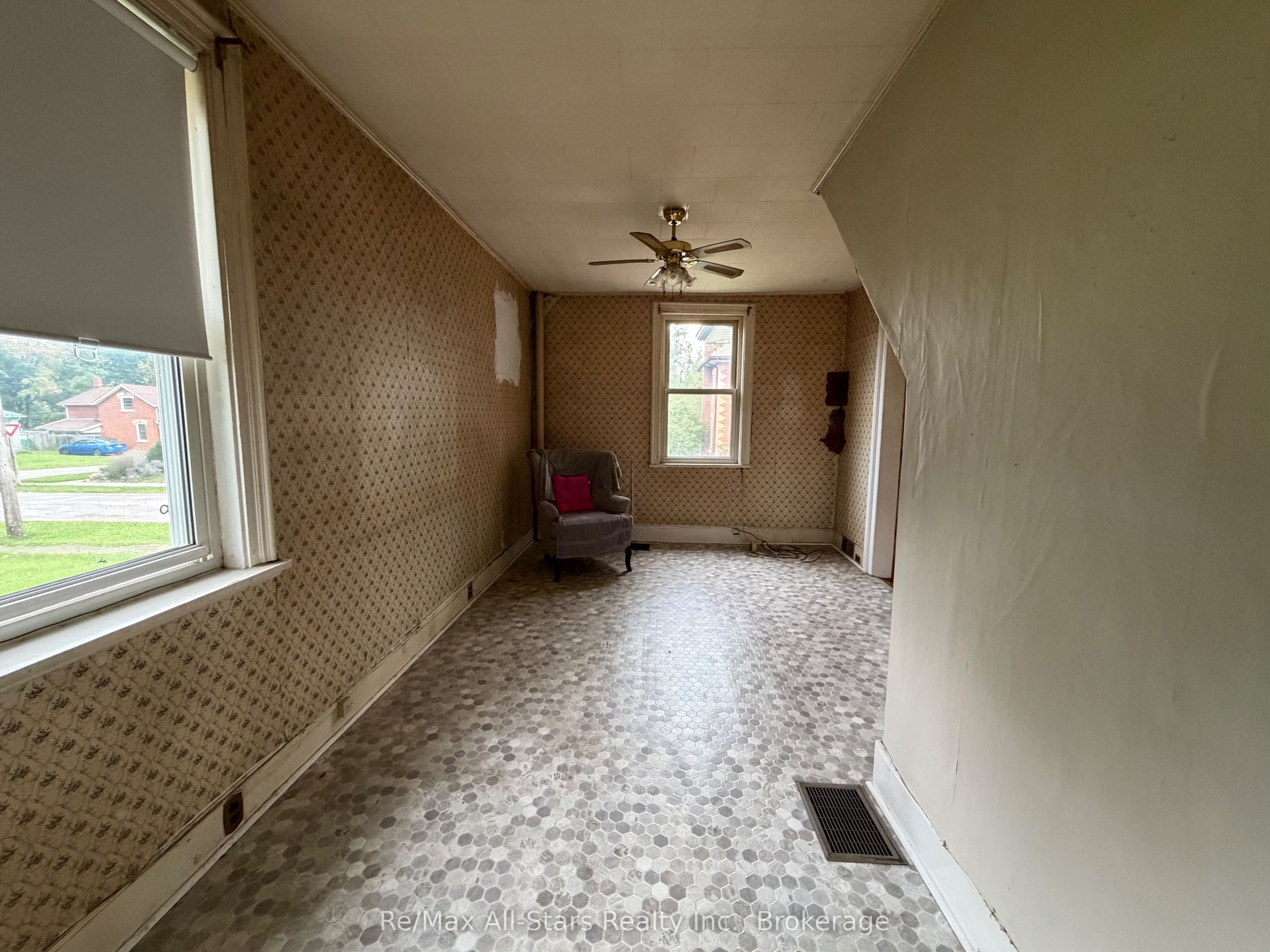 54 Munro Street Property Photo 6