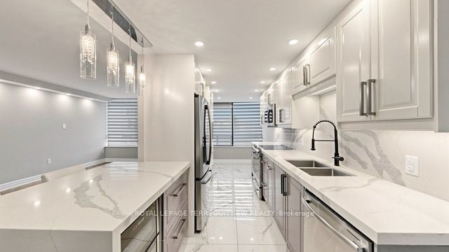 7440 Bathurst Street 512 Property Photo 1